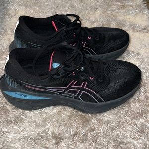 ASICS Gel Cumulus 25 running shoes, worn once. Size 9.